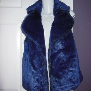 SUGARLIPS FAUX FUR VEST. SIZE LARGE. LIKE NEW. BLUE.